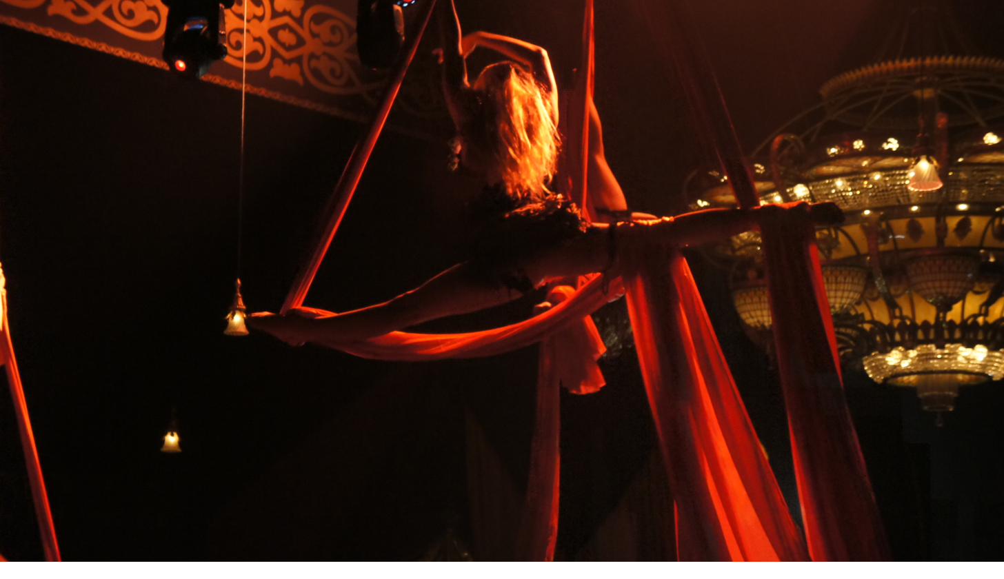 Circus Circus aerial performance